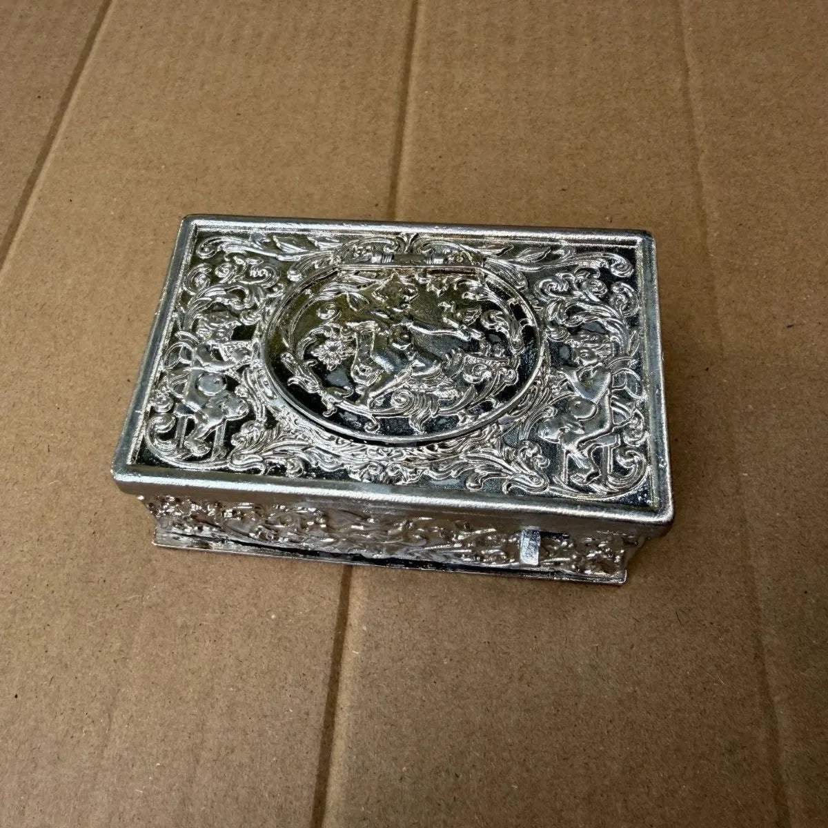 European Three-dimensional Embossed Bird Music Box