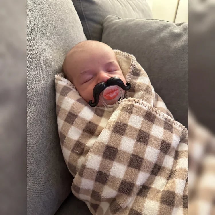 💋 Kissable Mustache Pacifier – Funny Lips & Mustache Novelty Design👶